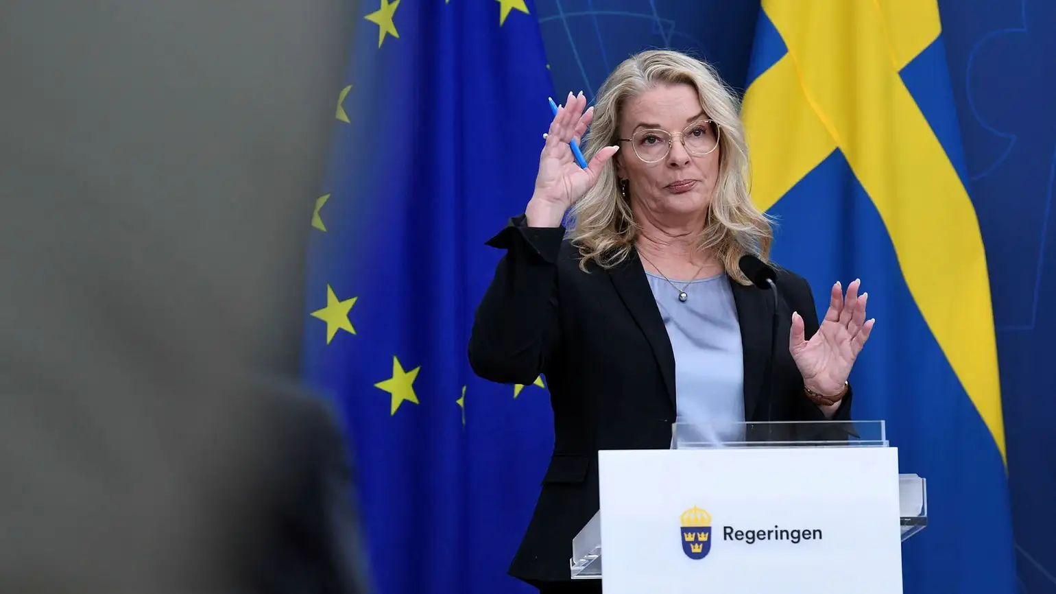 مراقبة وتعديلات لبرامج تعليم الكبار