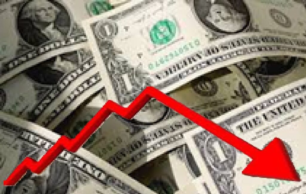 انخفاض سعر الدولار