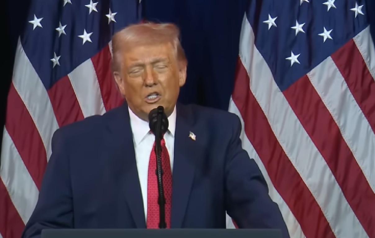 ترامب يهدد إيران سنضرب بقوة