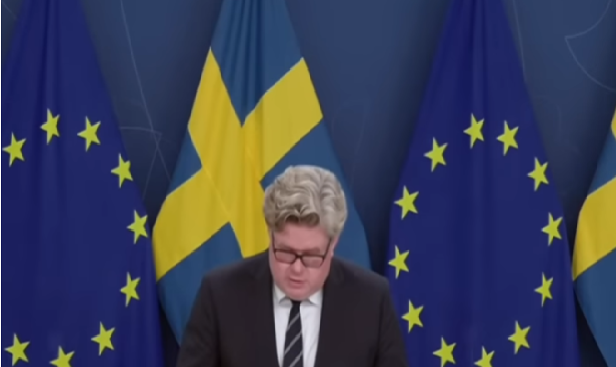 لوائح هامة لقوانين تدخل حيز التنفيذ مع بداية العام الجديد.