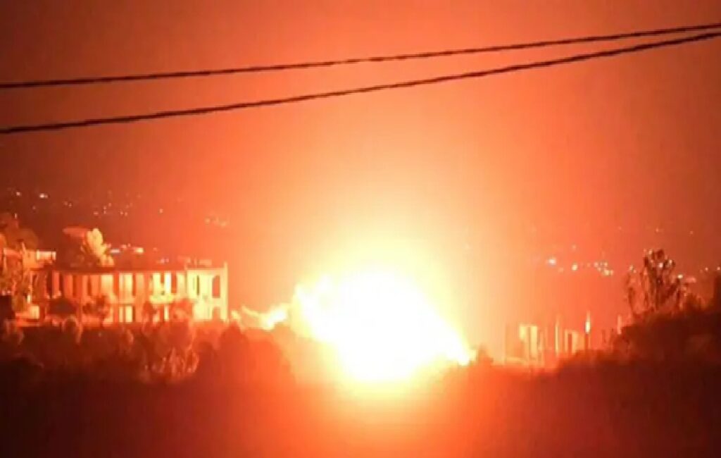 انفجار نتيجة قصف من طائرة اسرائيلية