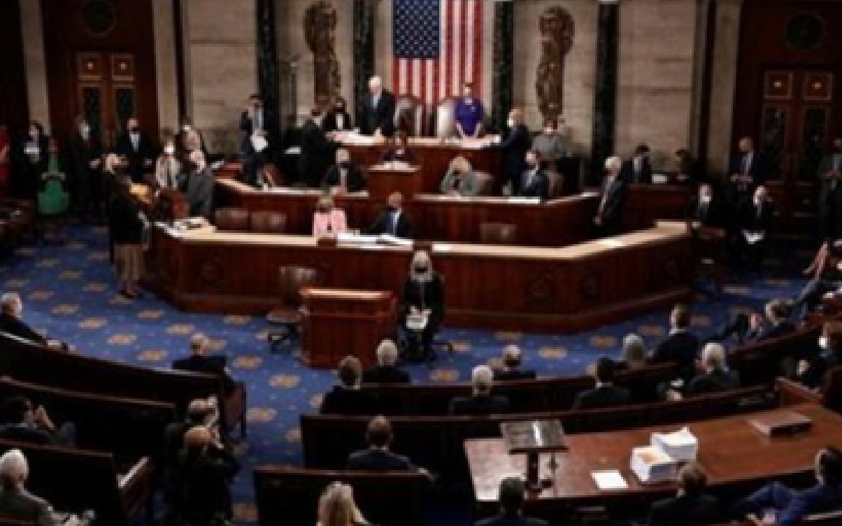 تبادل الاتهامات بين أعضاء مجلس الشيوخ الأمريكي