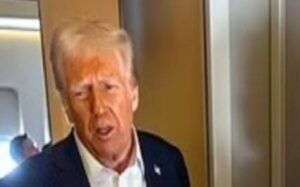 ترامب يصف قادة إيران الحاليين بـأنهم عقلانيين ويريد النفط في إيران