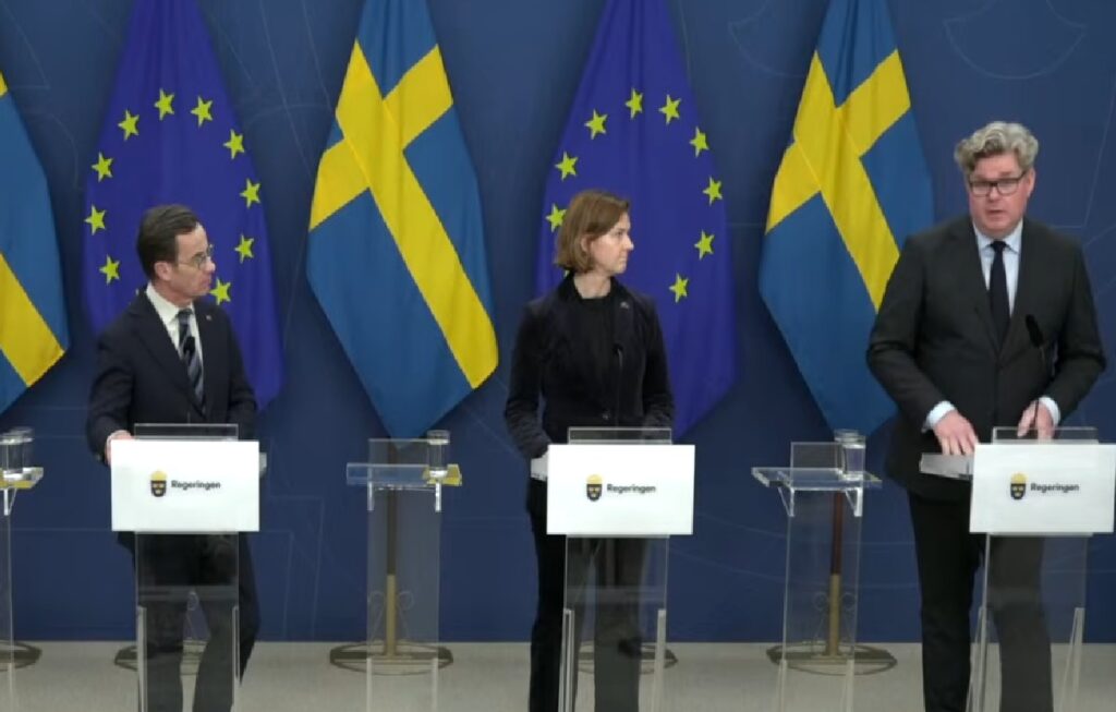 كريسترسون يُطالب بتغيير قانون المساواة بين الجنسين