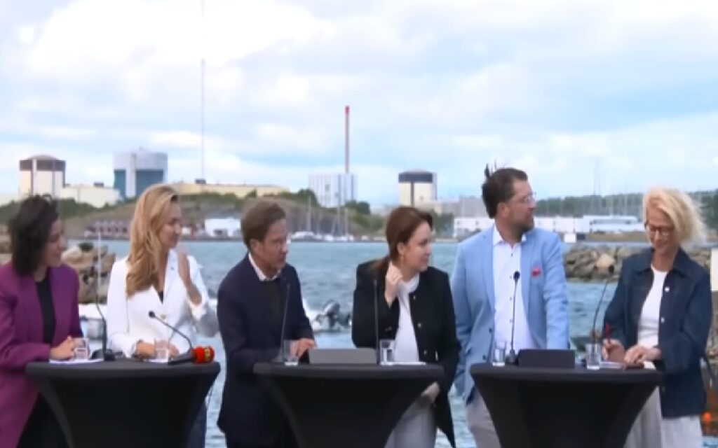 تسعى الحكومة لإلغاء تصاريح الإقامة الدائمة والتكيف مع ميثاق الهجرة واللجوء