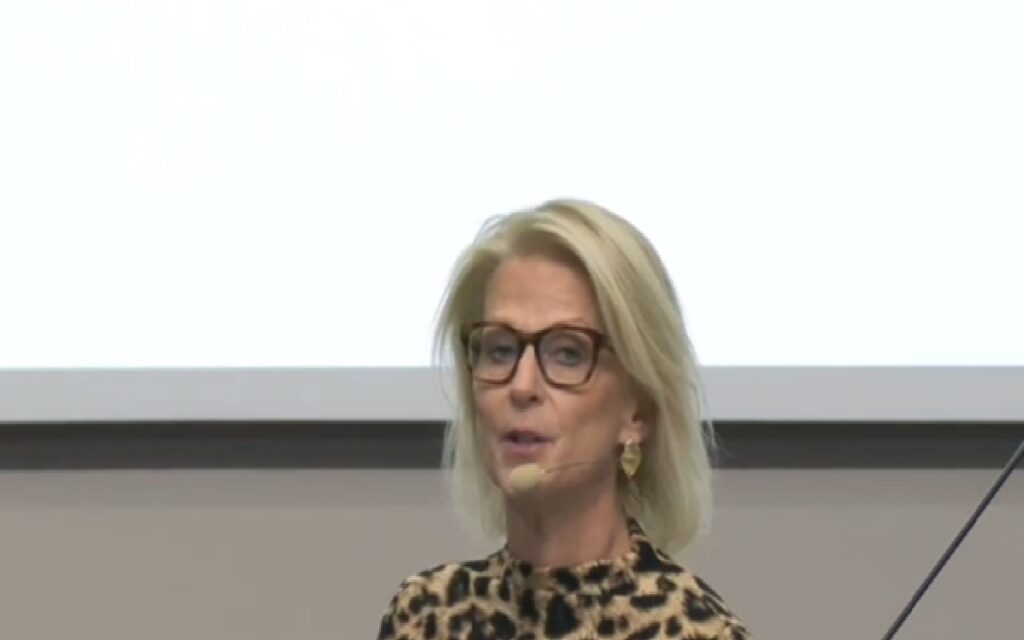 الوسط يستدعي وزيرة المالية