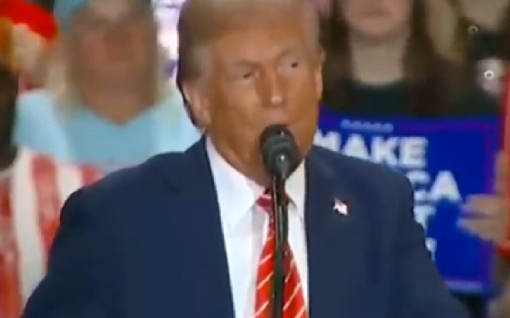 ترامب سنبدأ فرض حصار بحري على مضيق هرمز