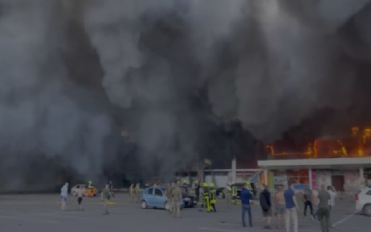 سقوط صاروخ روسي على مقهى ومقتل عدد من الأشخاص