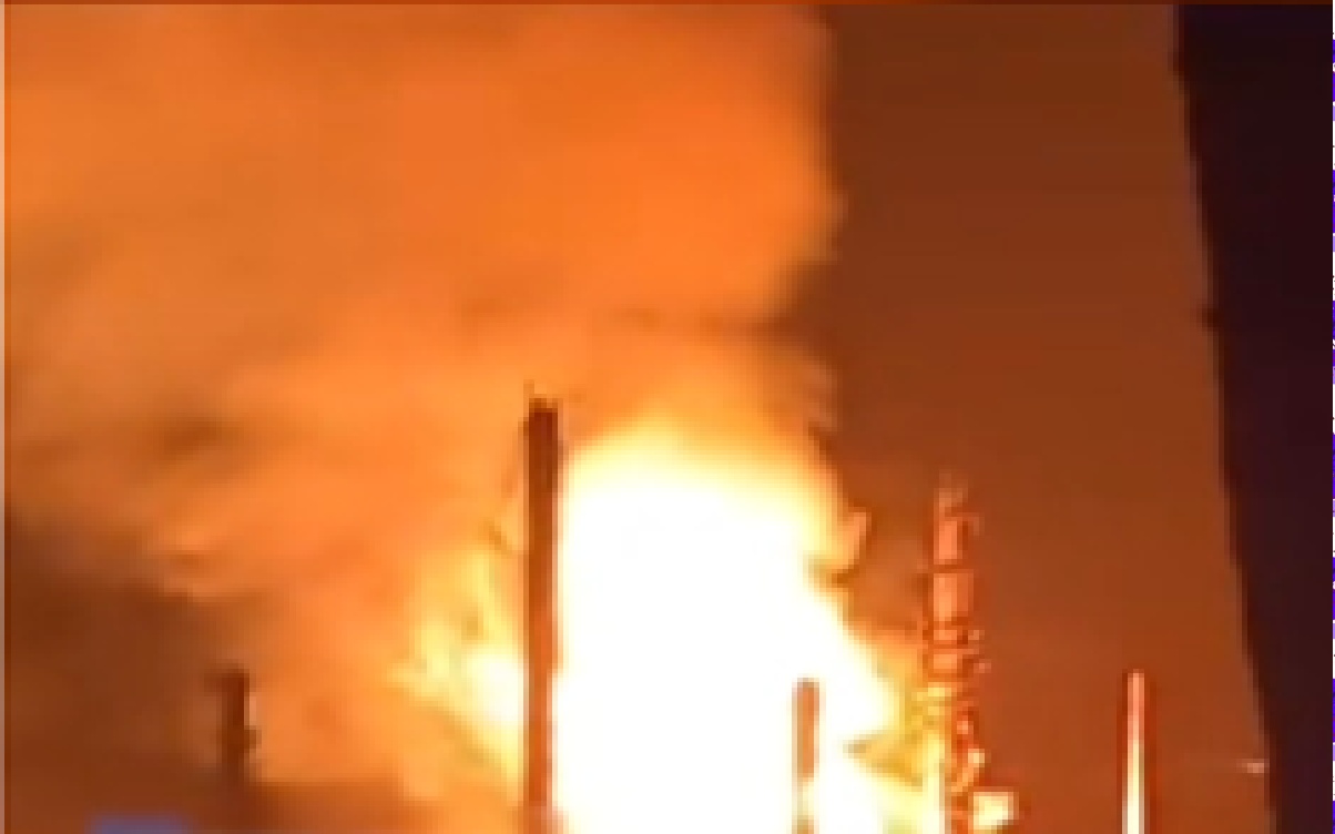 حريق هائل في مصفاة نفط في استراليا