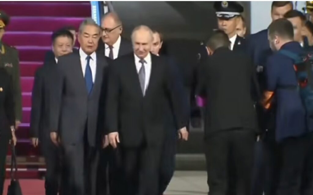 بوتين يصل الى الصين