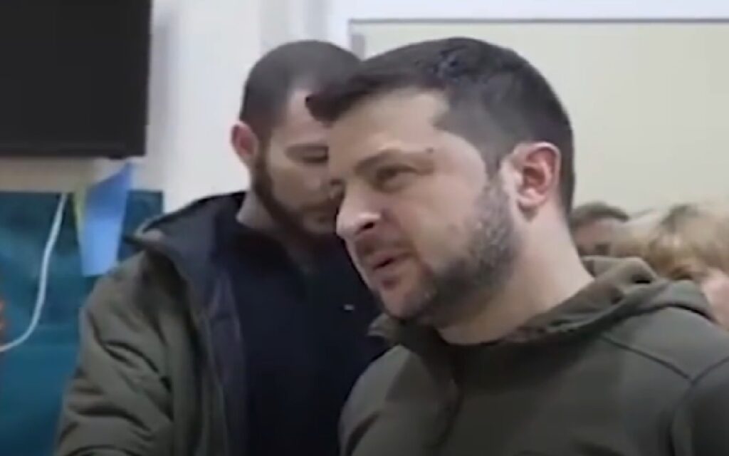 زيلينسكي: هجوم على مقر روسي ومقتل أو إصابة ١٠٠ جندي