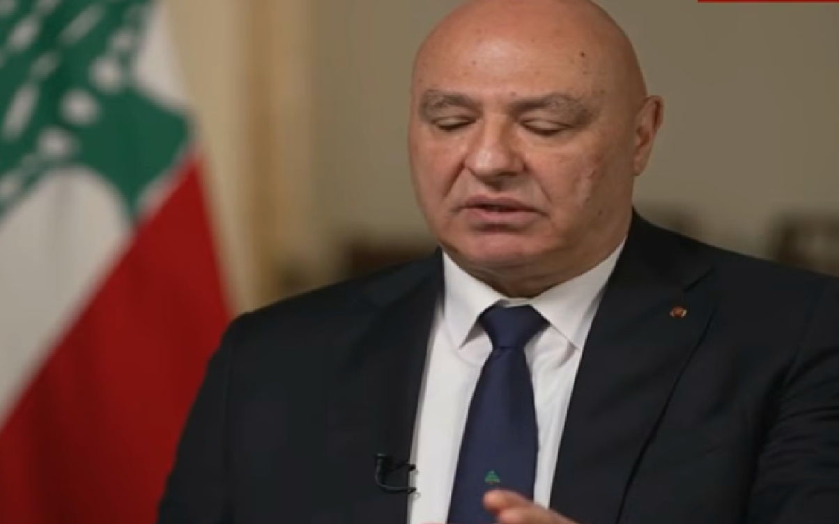 عون يتهم إيران بأنها تستخدم لبنان ”كورقة ضغط”